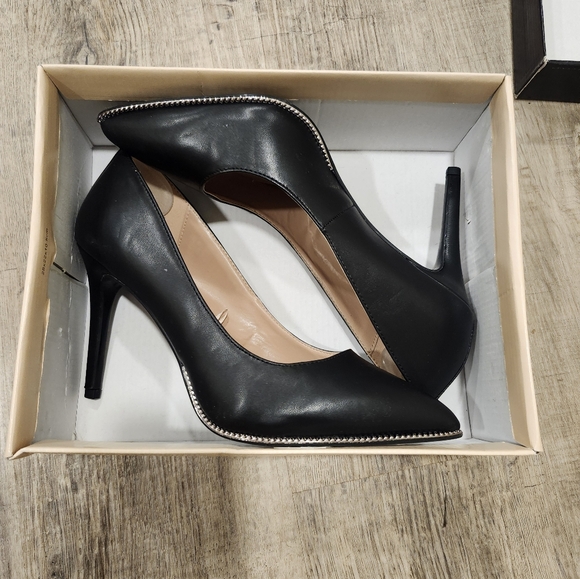 Barely Worn BCBG High Heels-size 10 - Picture 3 of 8